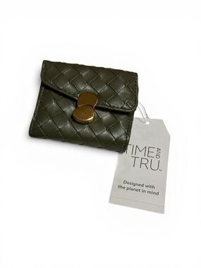 Time and Tru Vera Double Sided Olive Woven Trifold Wallet with Gold-Tone Closure